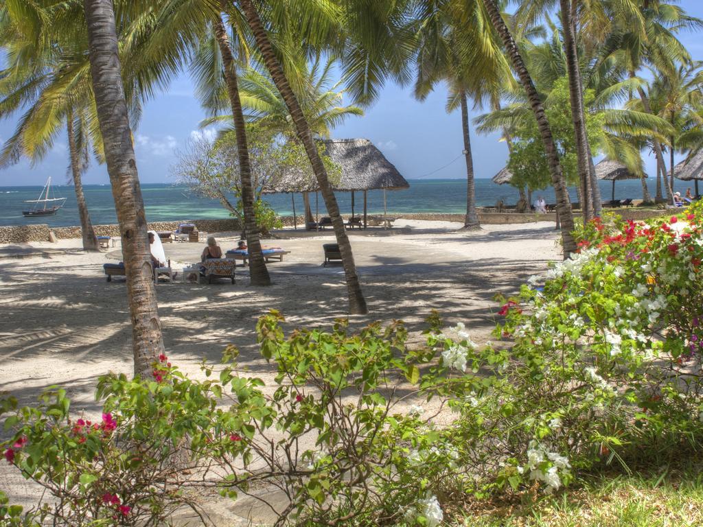 Отель Driftwood Beach Club Малинди Экстерьер фото