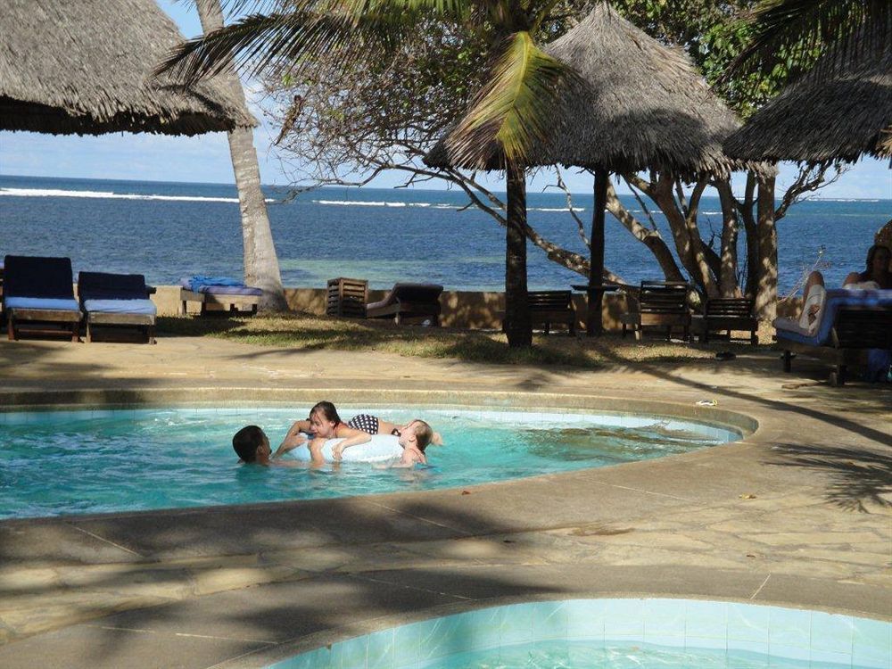 Отель Driftwood Beach Club Малинди Экстерьер фото