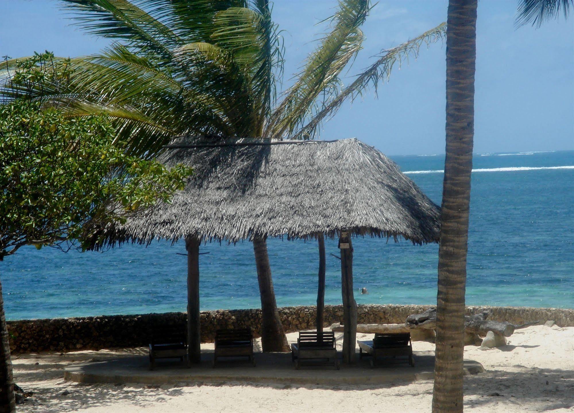 Отель Driftwood Beach Club Малинди Экстерьер фото