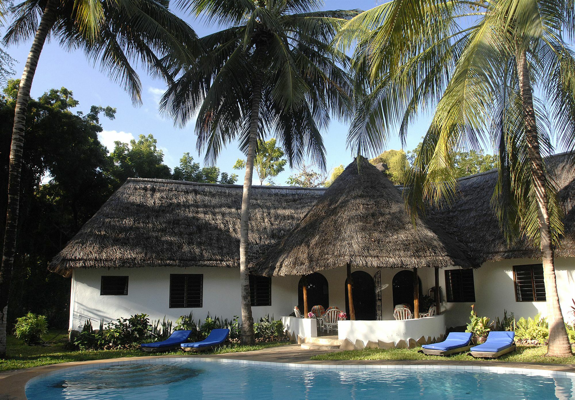 Отель Driftwood Beach Club Малинди Экстерьер фото